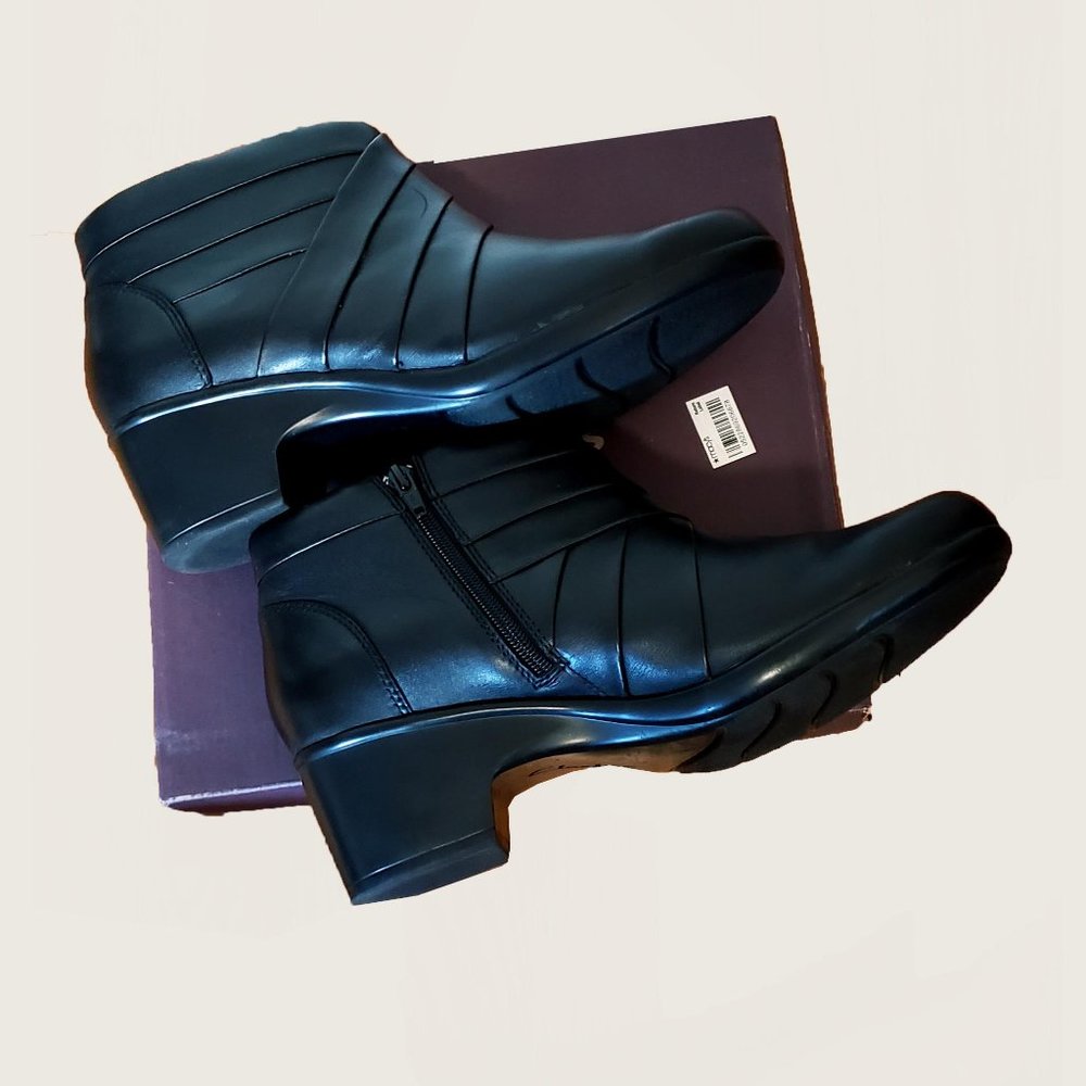 Clarks Malia Hue Booties - Picture 6 of 8